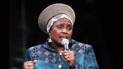 La cantante Miriam Makeba