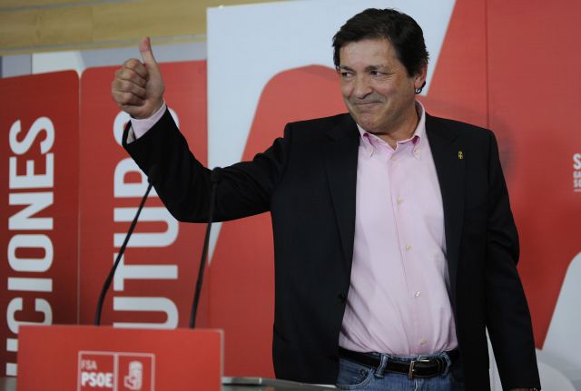 Las bases de IU respaldan el pacto con el PSOE para la investidura de Javier Fernández como presidente del Principado Las bases de IU respaldan el pacto con el PSOE para la investidura de Javier Fernández como presidente del Principado