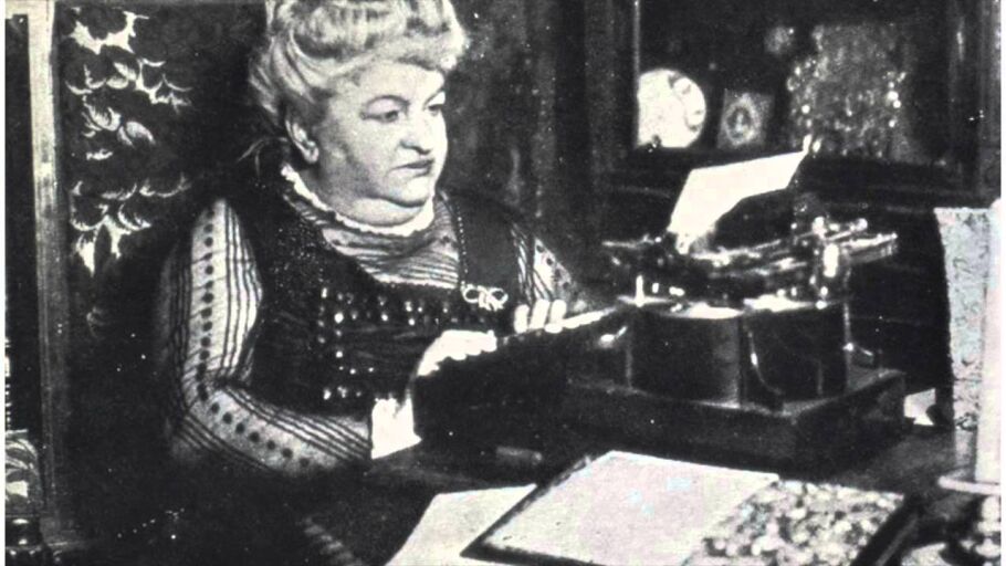 La escritora espa&ntilde;ola Emilia Pardo Baz&aacute;n
