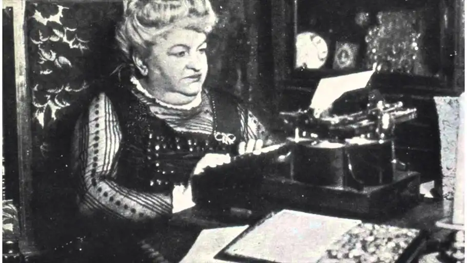 La escritora española Emilia Pardo Bazán La escritora española Emilia Pardo Bazán