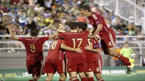 Los jugadores de España celebran uno de los goles durante la final Los jugadores de España celebran uno de los goles durante la final
