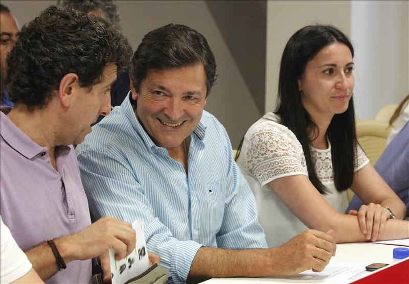 Javier Fernández es reelegido presidente de Asturias Javier Fernández es reelegido presidente de Asturias
