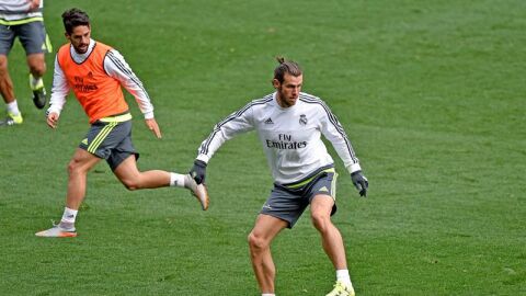 Gareth Bale con el bal&oacute;n en un entrenamiento del Real Madrid