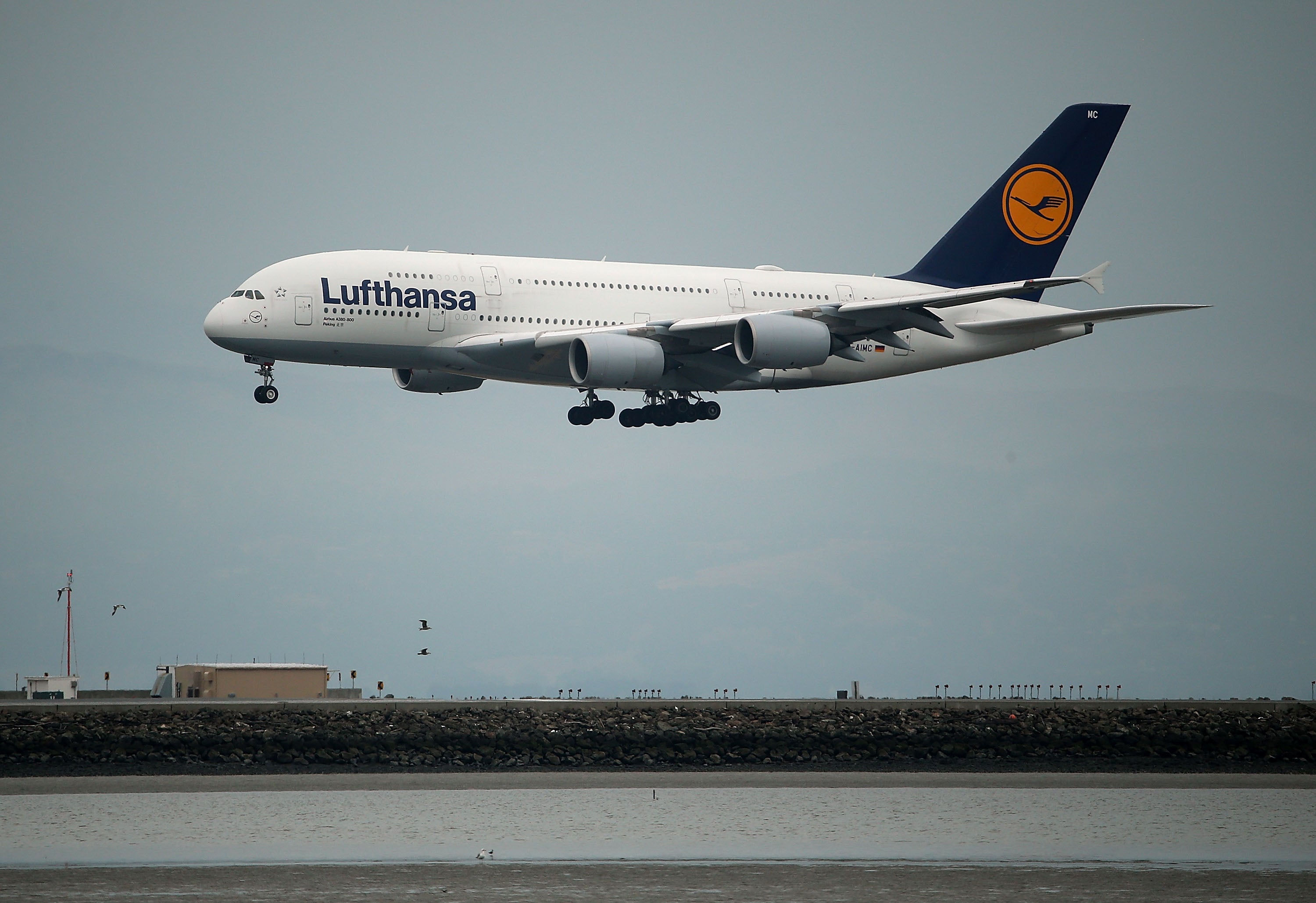 Un dron casi provoca un accidente al volar cerca de un avión de Lufthansa Un dron casi provoca un accidente al volar cerca de un avión de Lufthansa