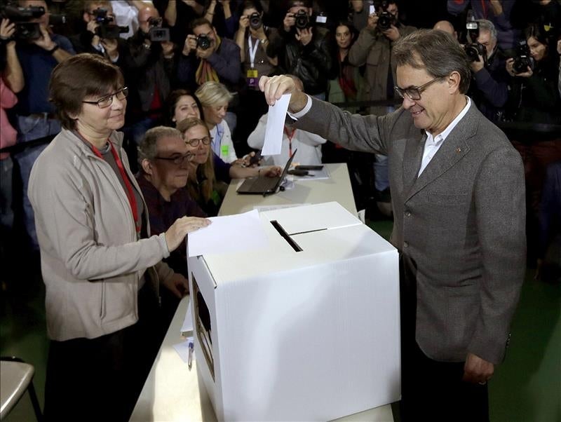 El TSJC archiva las autoinculpaciones del 9N al no ver delito en ir a votar El TSJC archiva las autoinculpaciones del 9N al no ver delito en ir a votar