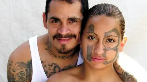 Pareja de la Mara 18 - Contraparte Pareja que pertenece a las pandillas en El Salvador