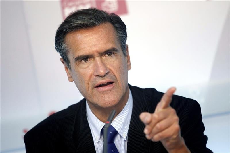 Juan Fernando López Aguilar: "Joan Manuel Serrat es uno de los héroes de los 80" Juan Fernando López Aguilar: "Joan Manuel Serrat es uno de los héroes de los 80"