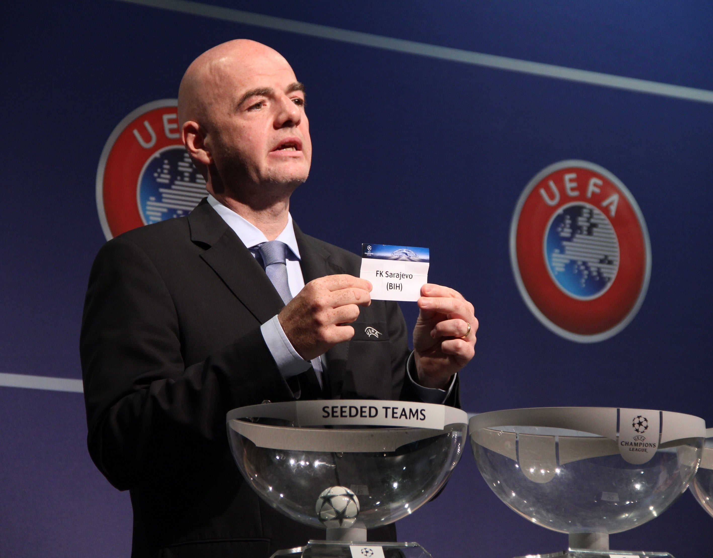 UEFA respalda la candidatura de Infantino para presidir la FIFA UEFA respalda la candidatura de Infantino para presidir la FIFA