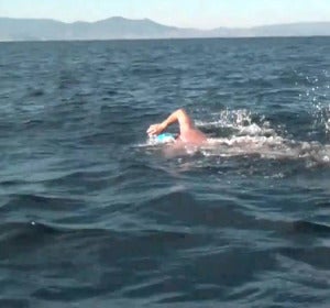 Personas cruzando a nado el Estrecho de Gibraltar Personas cruzando a nado el Estrecho de Gibraltar