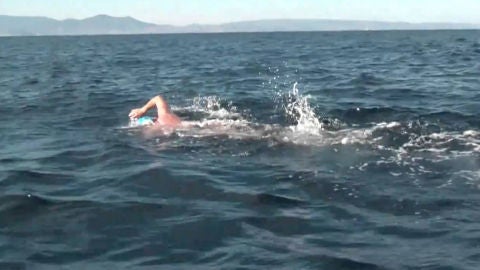 Personas cruzando a nado el Estrecho de Gibraltar