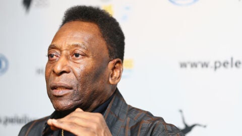 El futbolista Pel&eacute; durante un acto promocional