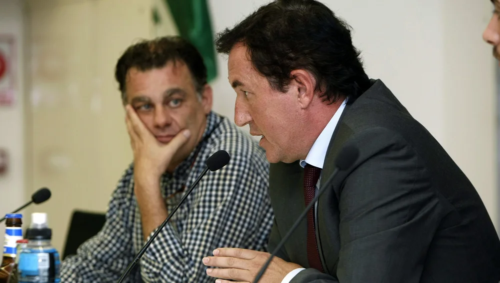 Juan Anguix, en una rueda de prensa durante su etapa como presidente del Elche.