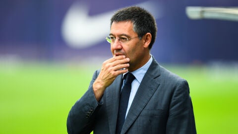 Bartomeu, pensativo durante un entrenamiento del Bar&ccedil;a