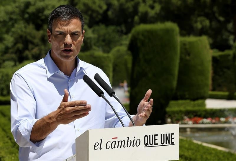 Sánchez pide a Rajoy que no "caiga en la autocomplacencia" con los datos del paro Sánchez pide a Rajoy que no "caiga en la autocomplacencia" con los datos del paro