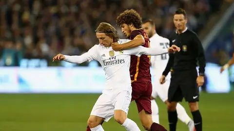 Modric maneja el balón en el partido de pretemporada ante la Roma Modric maneja el balón en el partido de pretemporada ante la Roma