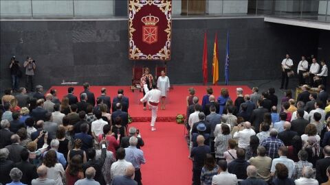 Un momento de la toma de posesi&oacute;n del Gobierno de Uxue Barkos