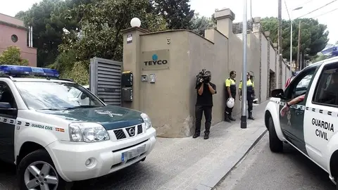 Efectivos de la Guardia Civil durante el registro a Teyco Efectivos de la Guardia Civil durante el registro a Teyco