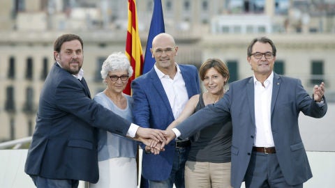 Artur Mas, Oriol Junqueras, Ra&uuml;l Romeva, Carme Forcadell y Muriel Casals