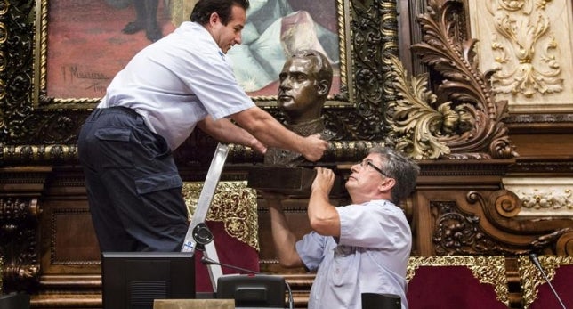 Tertulia: ¿Es correcta la retirada del busto del Rey Juan Carlos I? Tertulia: ¿Es correcta la retirada del busto del Rey Juan Carlos I?