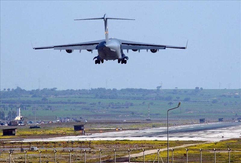 Tres cazas turcos bombardean posiciones del Estado Islámico en Siria Tres cazas turcos bombardean posiciones del Estado Islámico en Siria