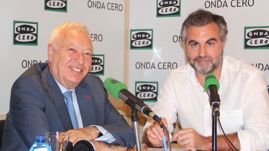 Garc&iacute;a-Margallo y Carlos Alsina