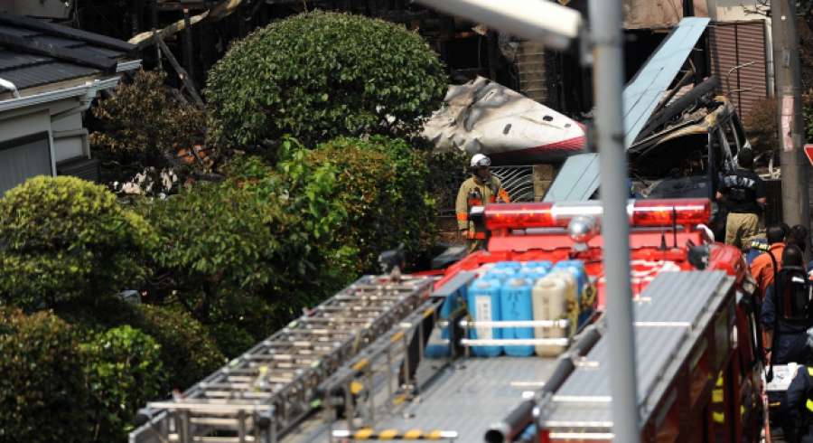 Tres muertos y cinco heridos tras estrellarse una avioneta al oeste de Tokio Tres muertos y cinco heridos tras estrellarse una avioneta al oeste de Tokio