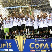 La selección de México celebra la consecución de la Copa Oro