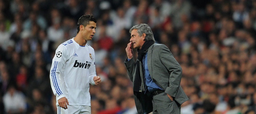 Mourinho charla con Cristiano durante un encuentro Mourinho charla con Cristiano durante un encuentro