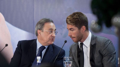 Florentino P&eacute;rez charla con Sergio Ramos