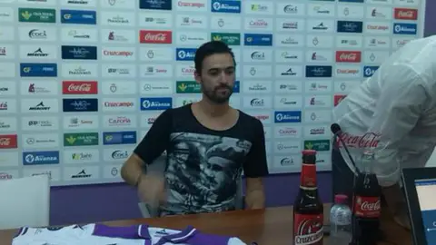 Nuno Silva luce una camiseta de Franco Nuno Silva luce una camiseta de Franco