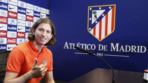 Filipe Luis en su presentaci&oacute;n como jugador del Atl&eacute;tico de Madrid