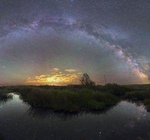 La vía Láctea, un arcoiris nocturno La vía Láctea, un arcoiris nocturno