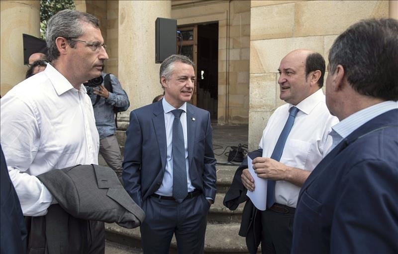 El PNV ganaría con un 33% de los votos, pero no podría gobernar sólo con el apoyo del PSOE El PNV ganaría con un 33% de los votos, pero no podría gobernar sólo con el apoyo del PSOE