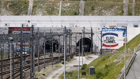 Vista de la entrada del Eurotúnel, que conecta Francia e Inglaterra por debajo del canal de la Mancha Vista de la entrada del Eurotúnel, que conecta Francia e Inglaterra por debajo del canal de la Mancha