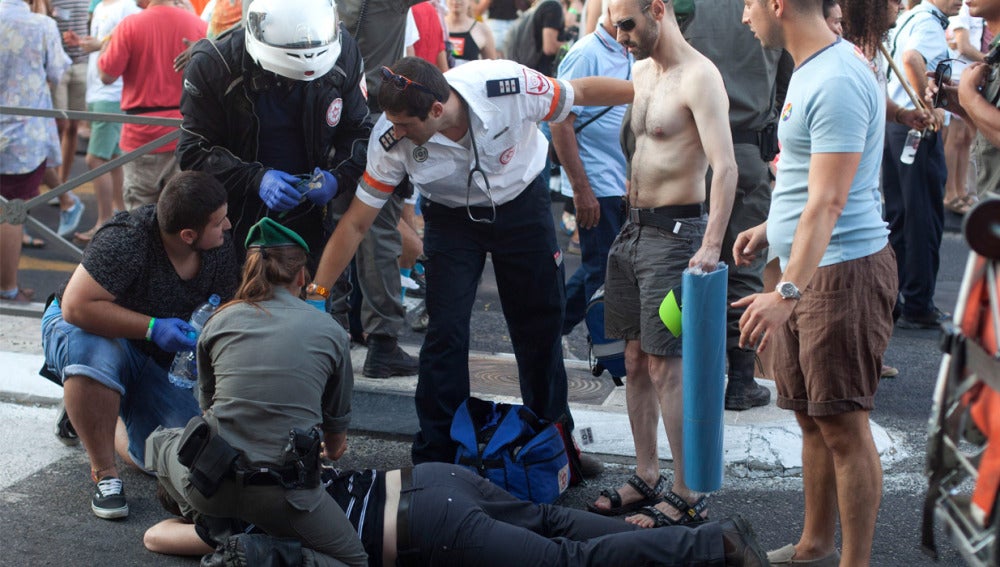 Un herido es atendido en el Gay Pride de Jerusalén 