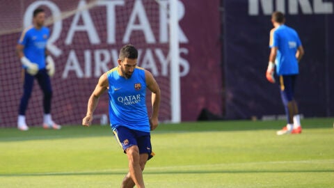 Arda Turan, en un entrenamiento con el Bar&ccedil;a