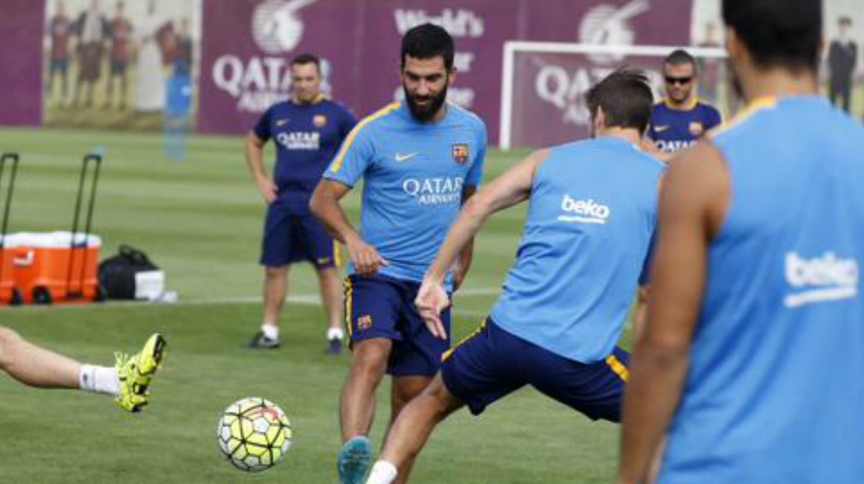 Arda Turan sufre un esguince en el tobillo derecho Arda Turan sufre un esguince en el tobillo derecho