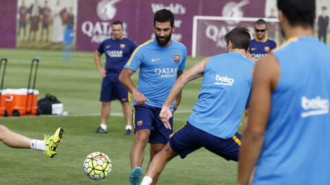 Arda Turan en el entrenamiento del F.C Barcelona