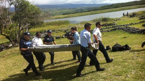 Restos del avi&oacute;n hallados en la isla Reuni&oacute;n