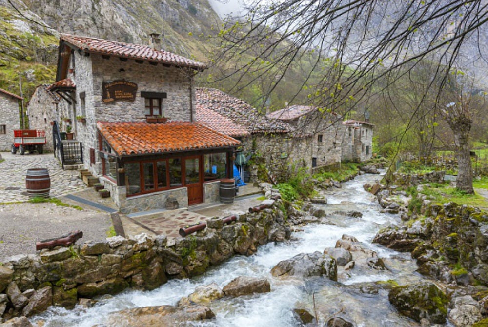 Bulnes, el único pueblo sin acceso por carretera Bulnes, el único pueblo sin acceso por carretera
