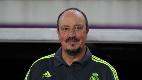 Rafa Ben&iacute;tez sonr&iacute;e antes de un partido con el Real Madrid