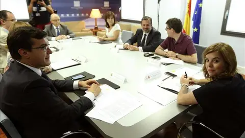 Soraya Sáenz de Santamaría durante la reunión que ha mantenido hoy con Cristóbal Montoro Soraya Sáenz de Santamaría durante la reunión que ha mantenido hoy con Cristóbal Montoro