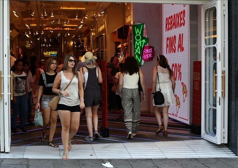 La confianza del consumidor sube un 4,2% en julio y alcanza un nuevo máximo histórico La confianza del consumidor sube un 4,2% en julio y alcanza un nuevo máximo histórico