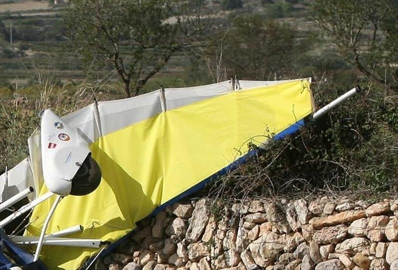 Mueren dos personas al accidentarse un ultraligero cuando despegaban en Girona Mueren dos personas al accidentarse un ultraligero cuando despegaban en Girona