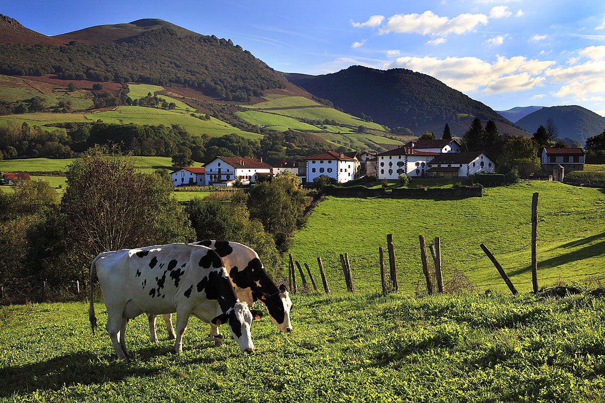 Valle del Baztán, arquitectura y paisaje al norte de Navarra Valle del Baztán, arquitectura y paisaje al norte de Navarra