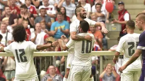 Isco celebrando el gol de James Isco celebrando el gol de James
