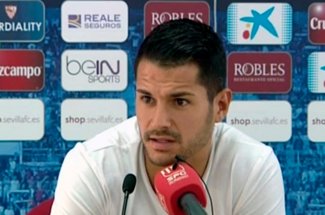 Vitolo, el Atlético de Madrid y la UD Las Palmas negociaron la marcha del jugador del Sevilla hasta las cinco de la mañana Vitolo, el Atlético de Madrid y la UD Las Palmas negociaron la marcha del jugador del Sevilla hasta las cinco de la mañana