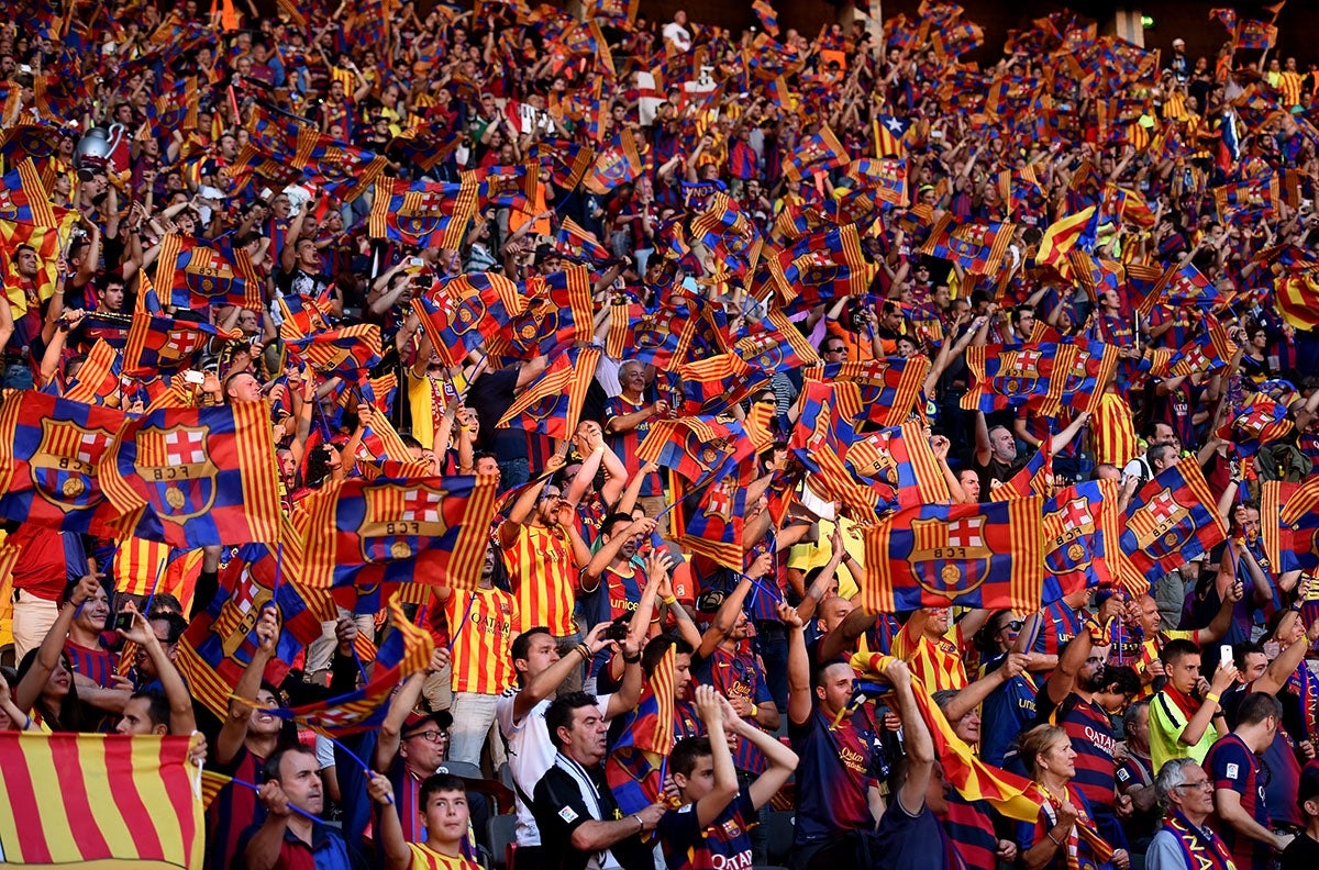 La UEFA abre expediente al Barça por invasión del campo tras la remontada ante el PSG La UEFA abre expediente al Barça por invasión del campo tras la remontada ante el PSG