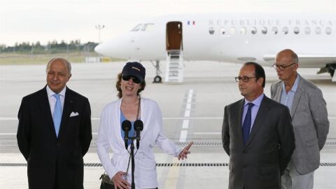 La francesa Isabelle Prime pronuncia un discurso en presencia del presidente franc&eacute;s, Fran&ccedil;ois Hollande