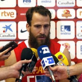 Sergio Rodríguez atiende a los medios de comunicación